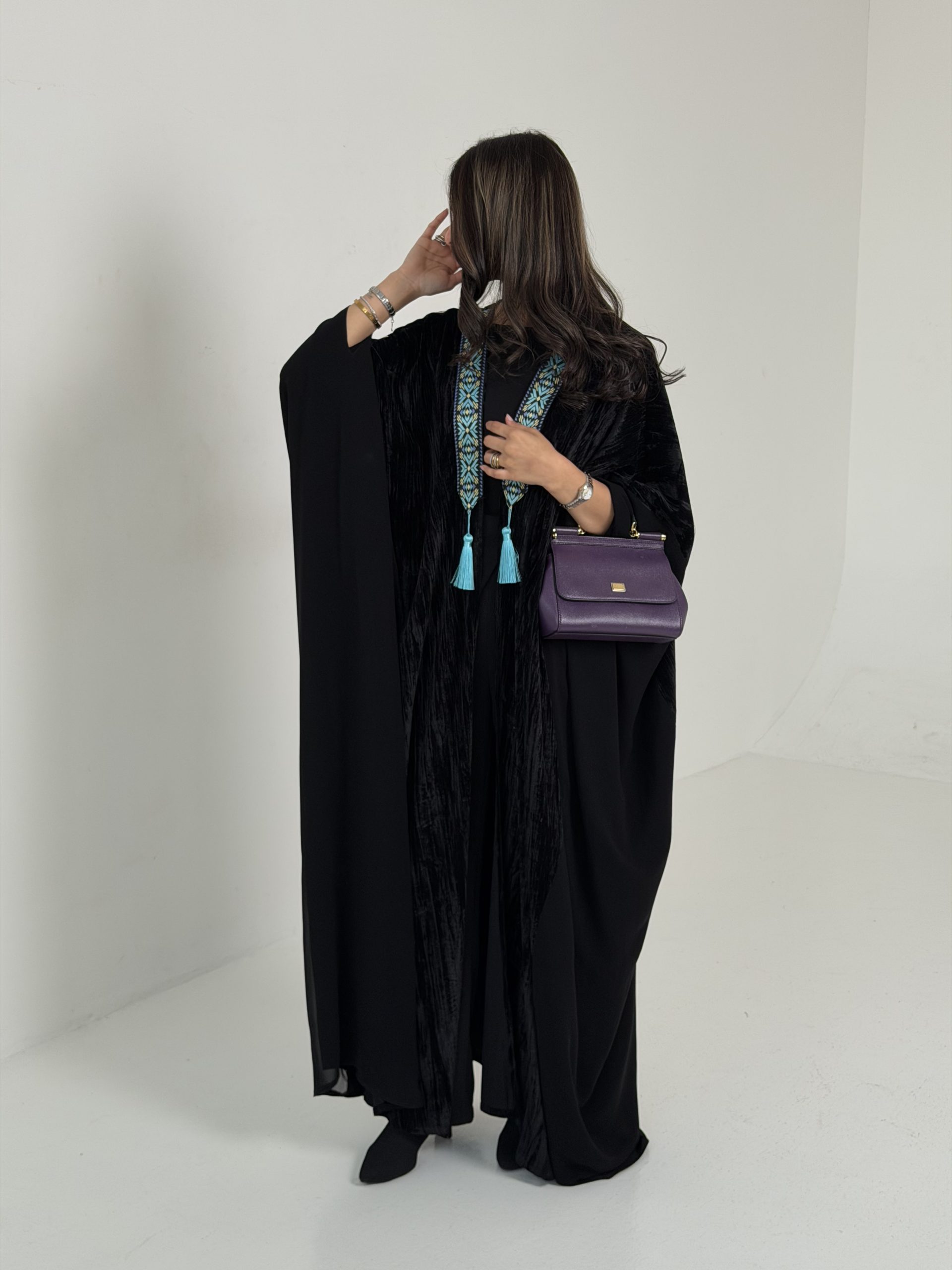 blue tassels - الصورة 2