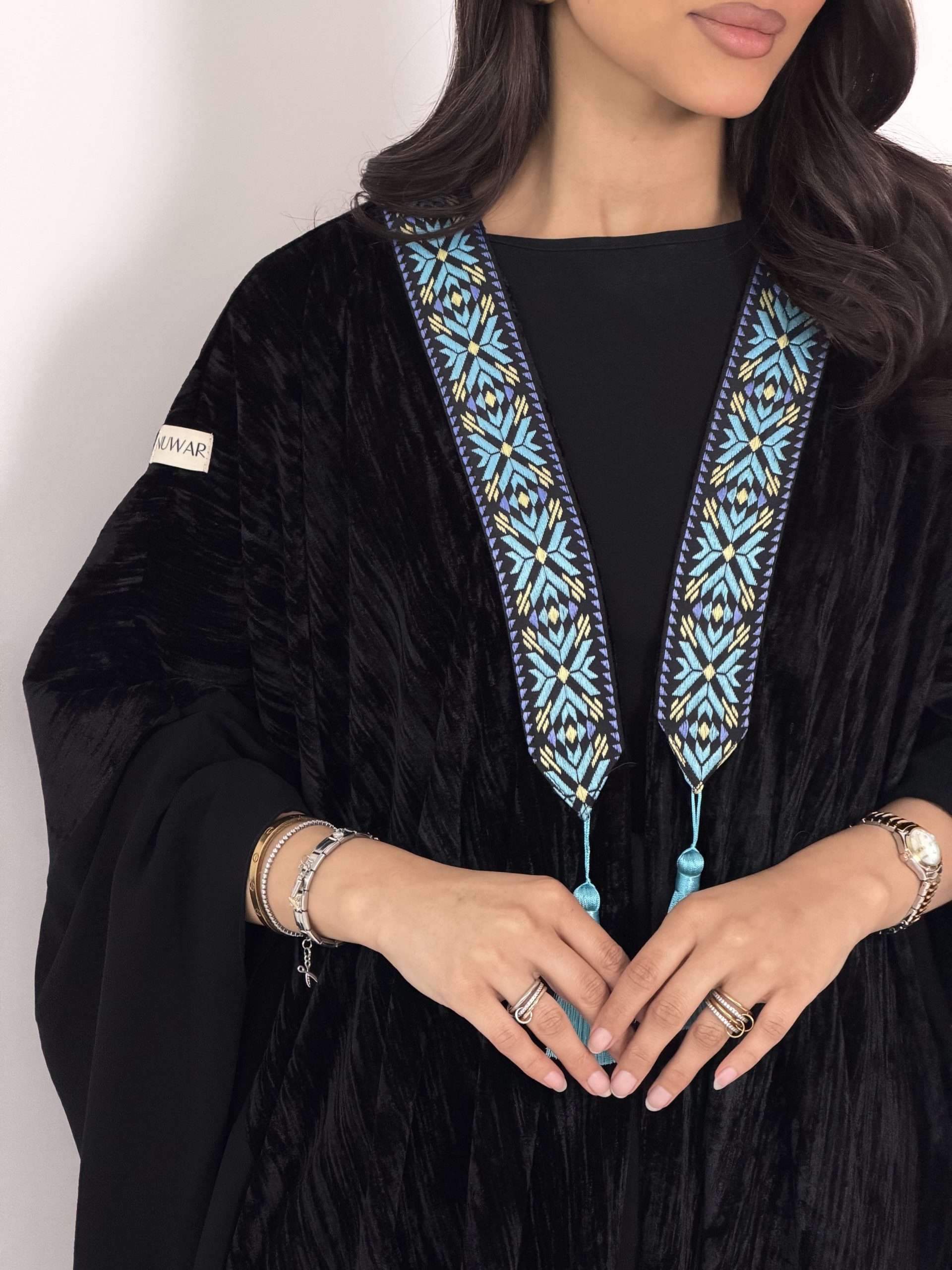 blue tassels - الصورة 4