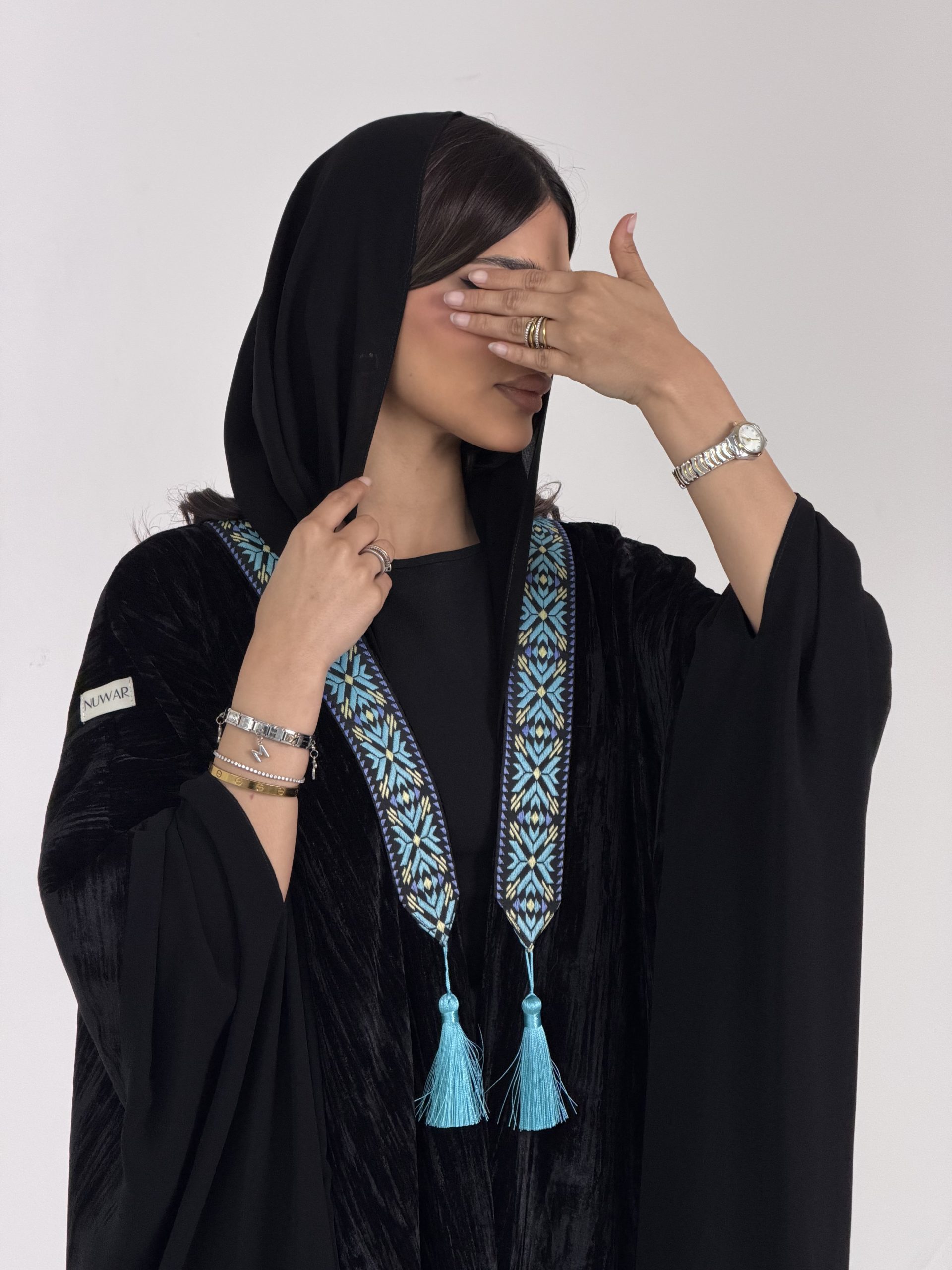 blue tassels - الصورة 5